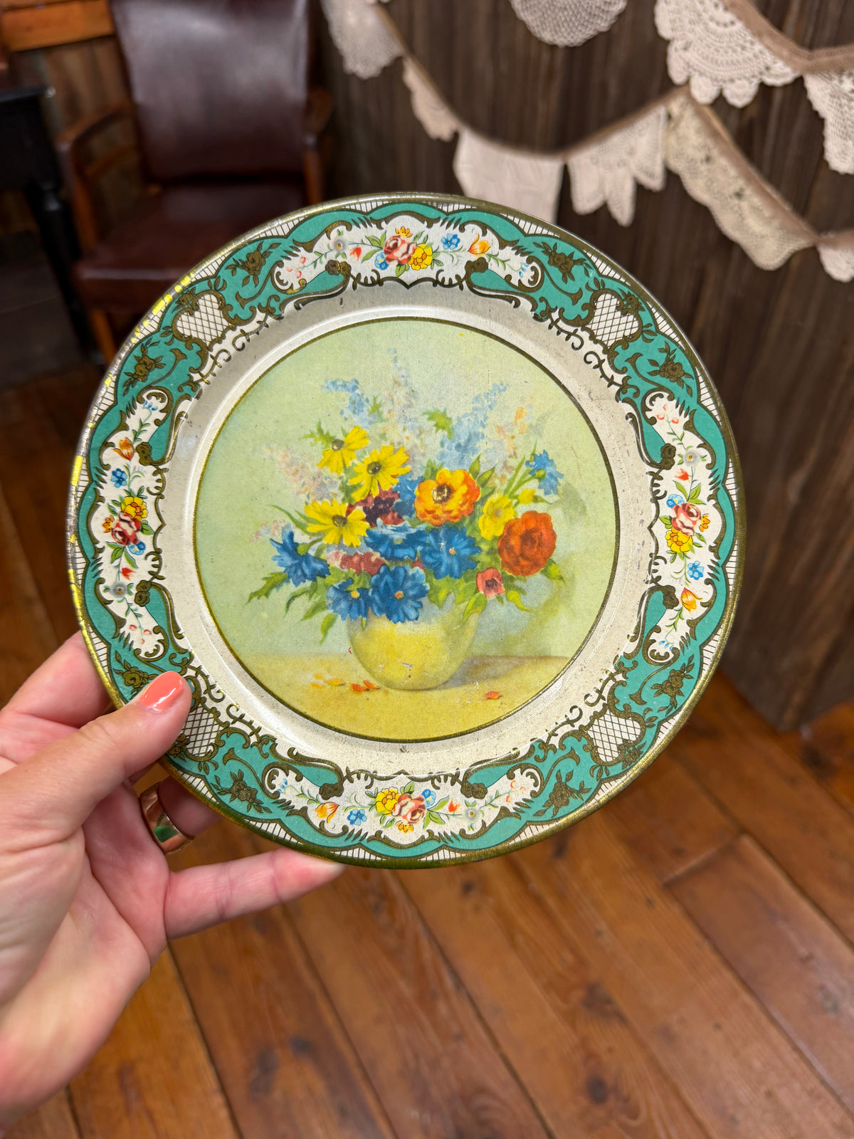 Daher Floral Metal Plate