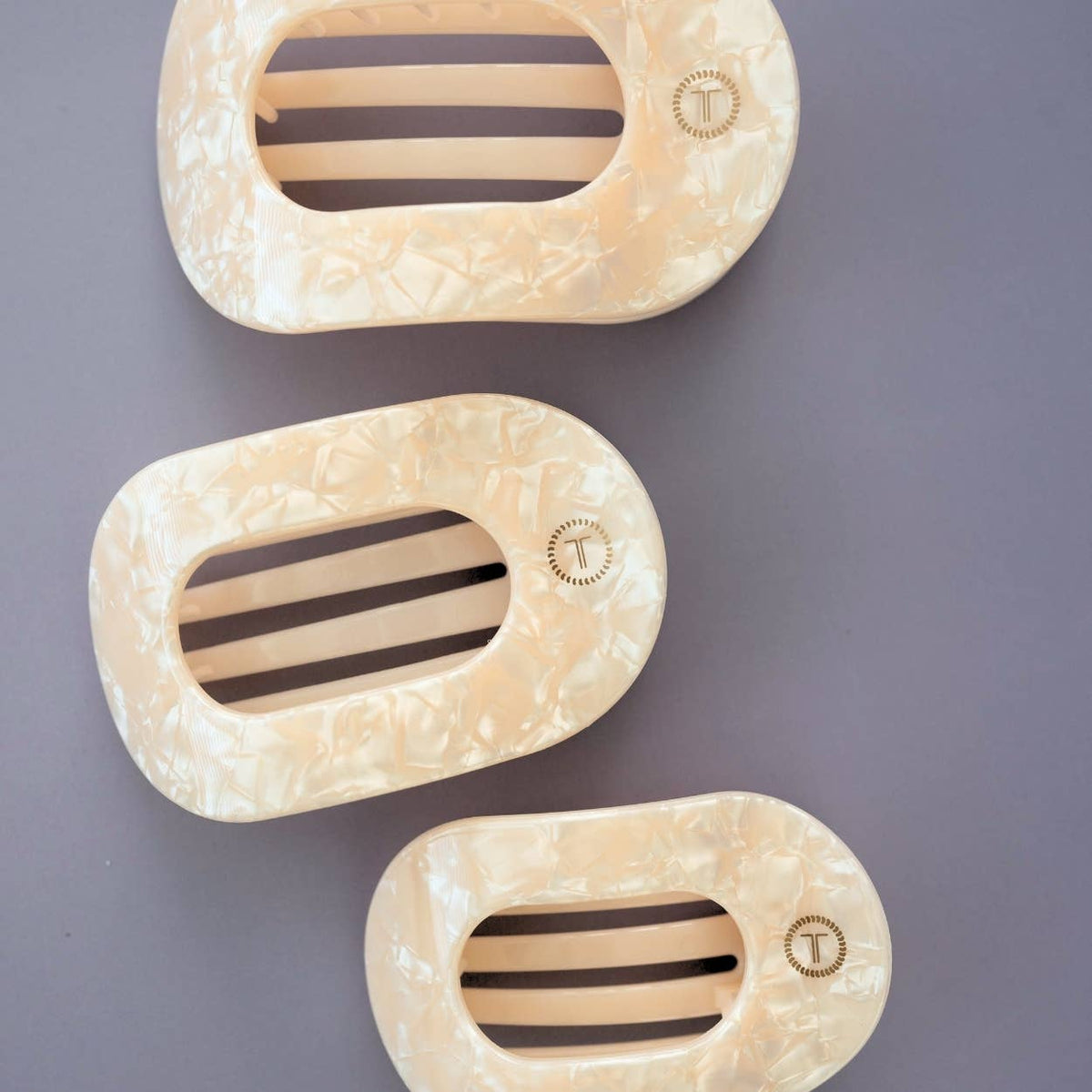 TELETIES - Flat Round Hair Clip | Medium | Soft Surf