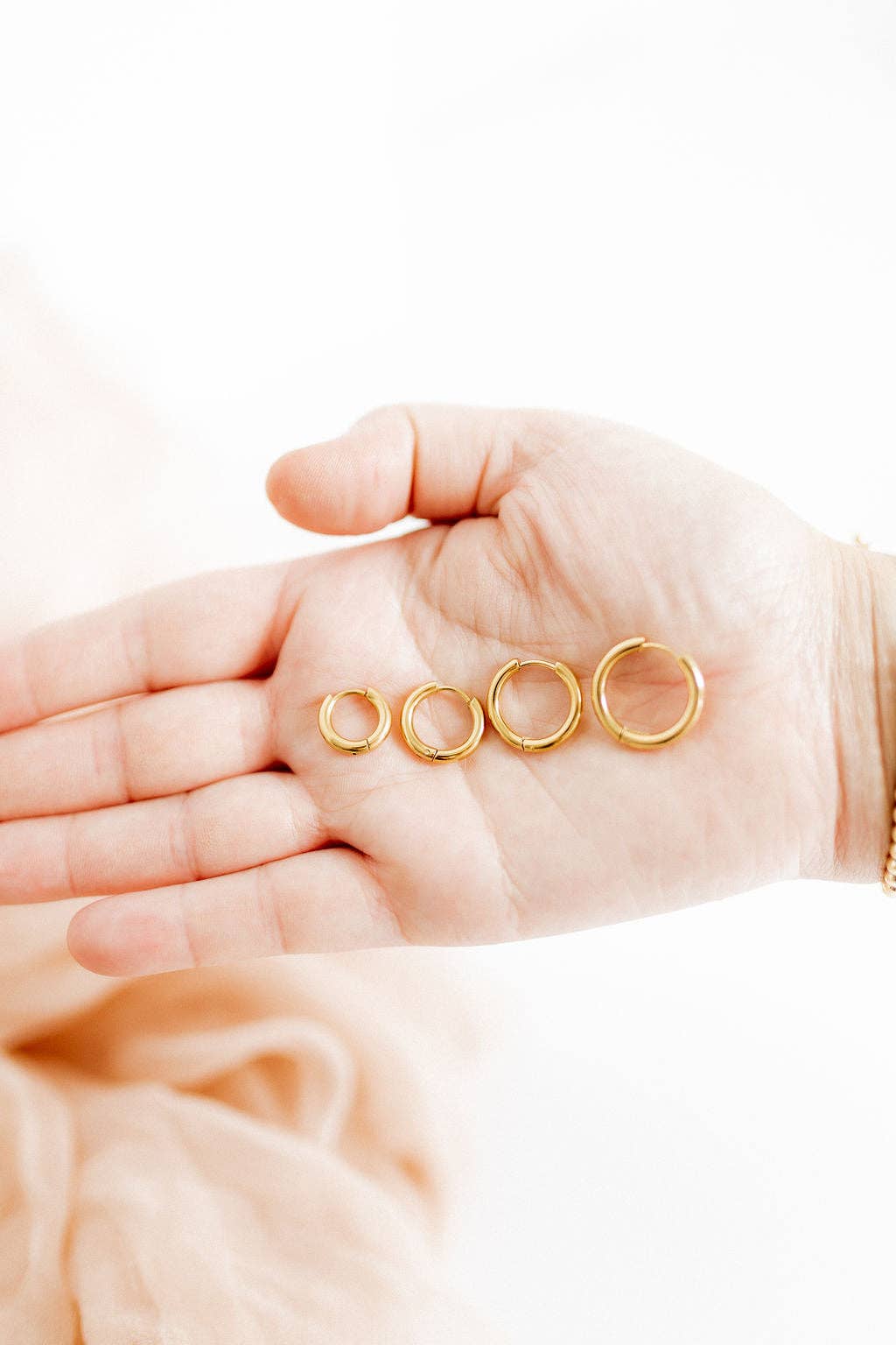 Huggie Earrings - Scarlett Hoop Gold 10mm