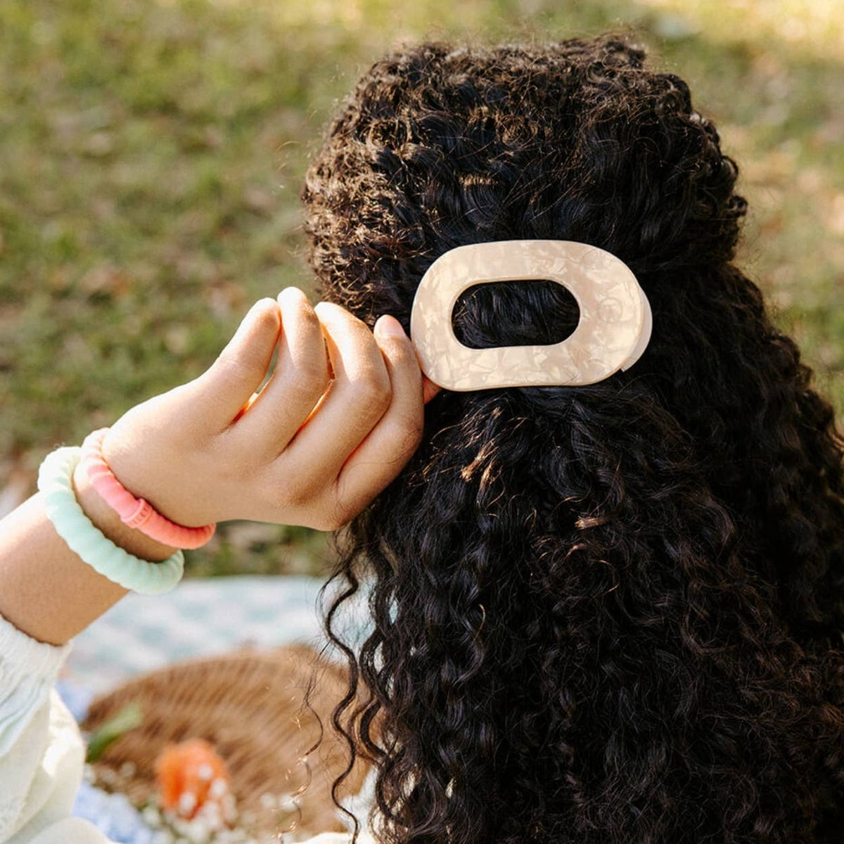 TELETIES - Flat Round Hair Clip | Medium | Soft Surf