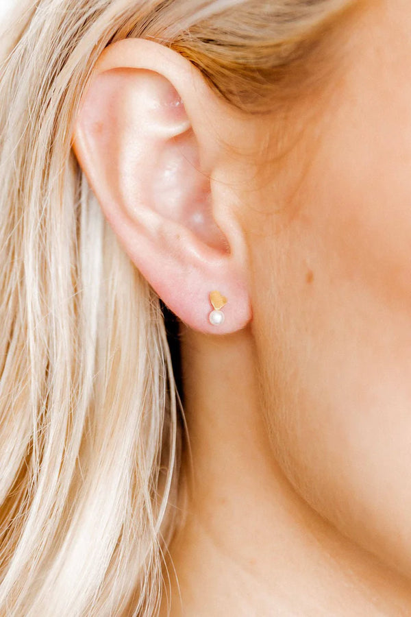 Screwback Stud - Pearl Heart